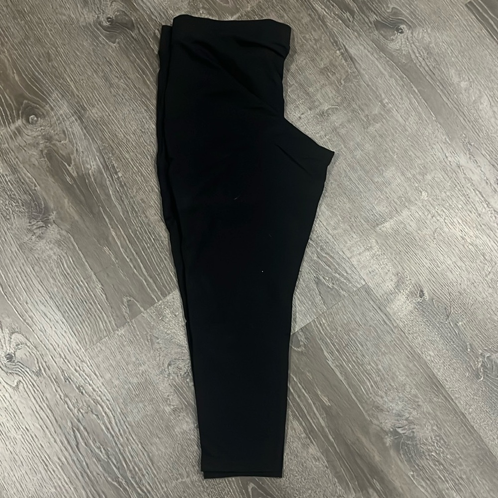 Torrid crop leggings with pockets